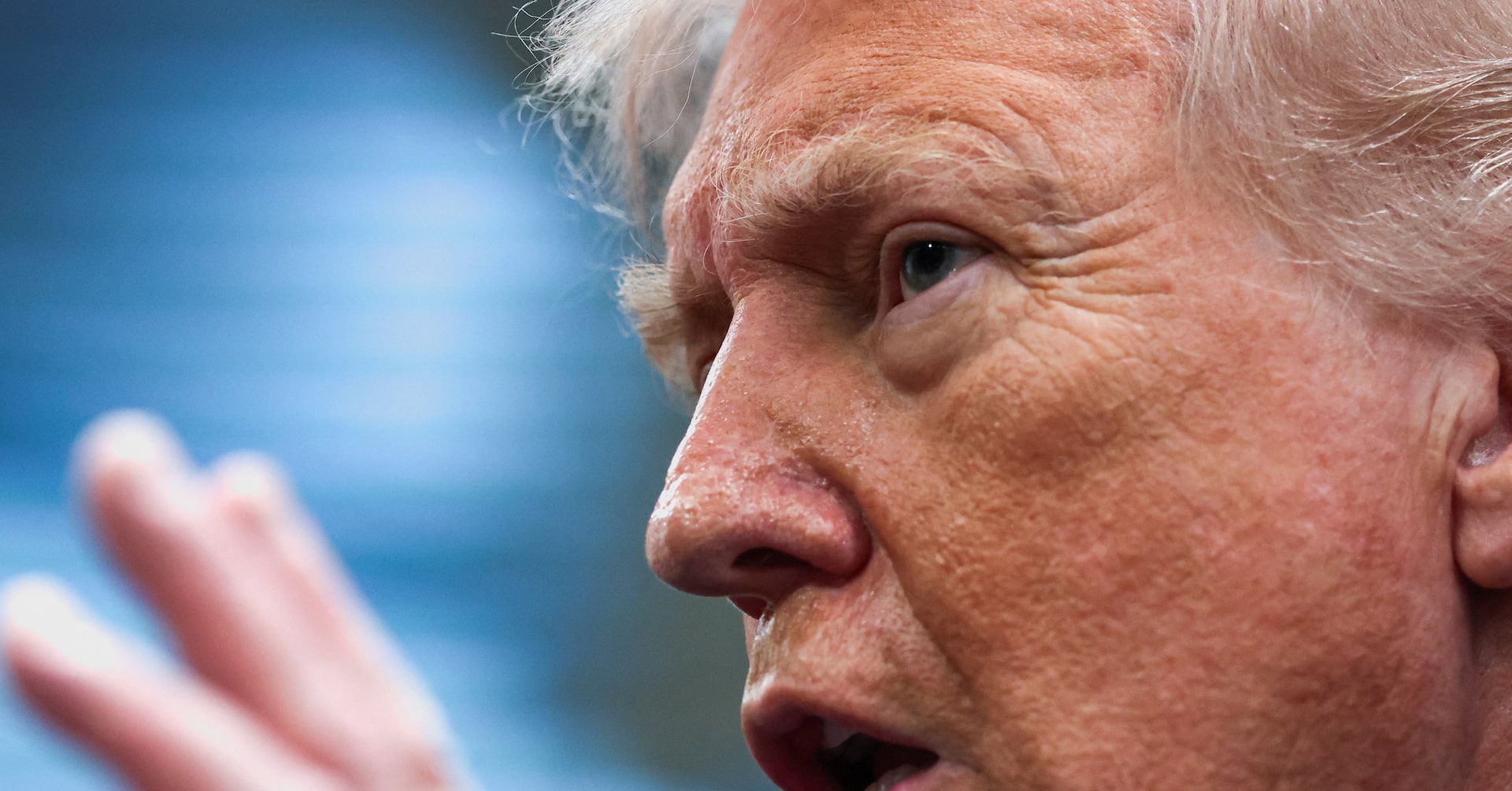 ترامب يحذر إيران من فرض رسوم على عبور ناقلات النفط في مضيق هرمز