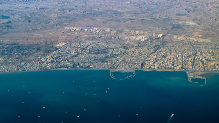 إيران تعلن إعادة فتح مضيق هرمز بالكامل خلال أيام الهدنة المتبقية