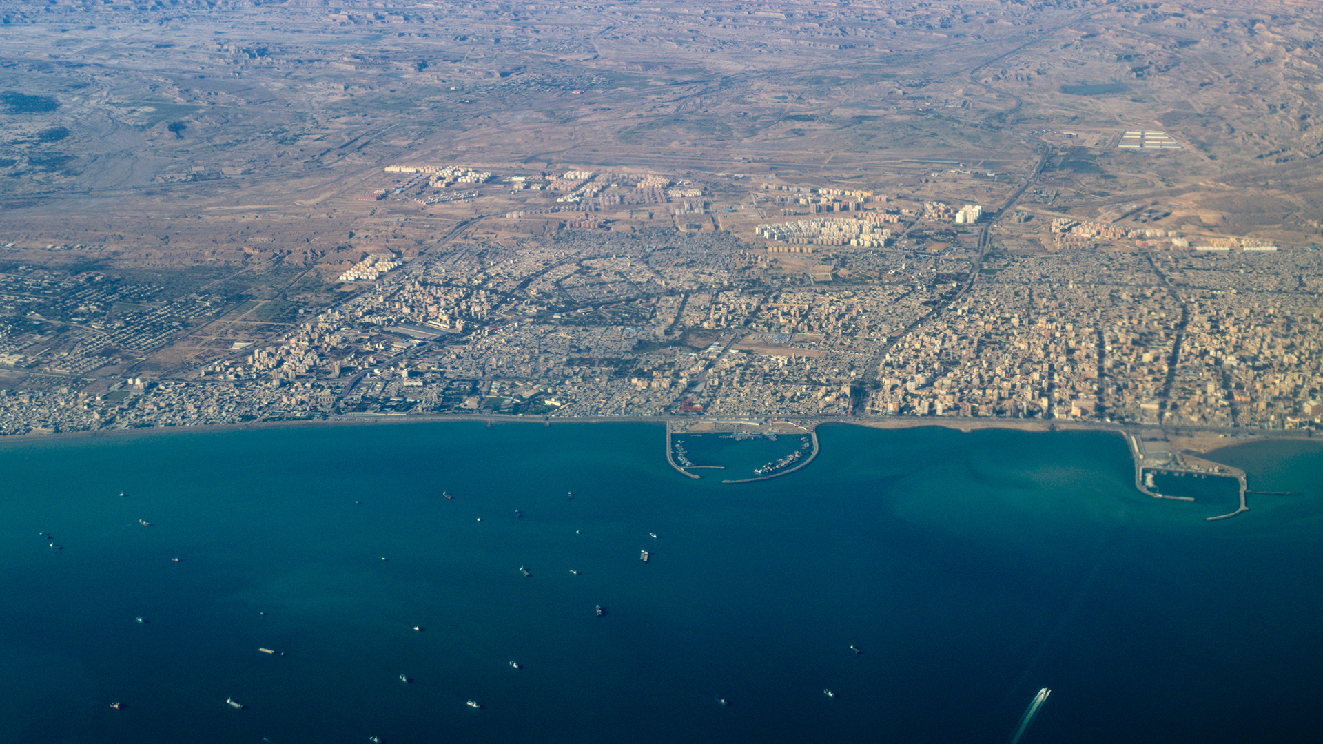 إيران تعلن إعادة فتح مضيق هرمز بالكامل خلال أيام الهدنة المتبقية