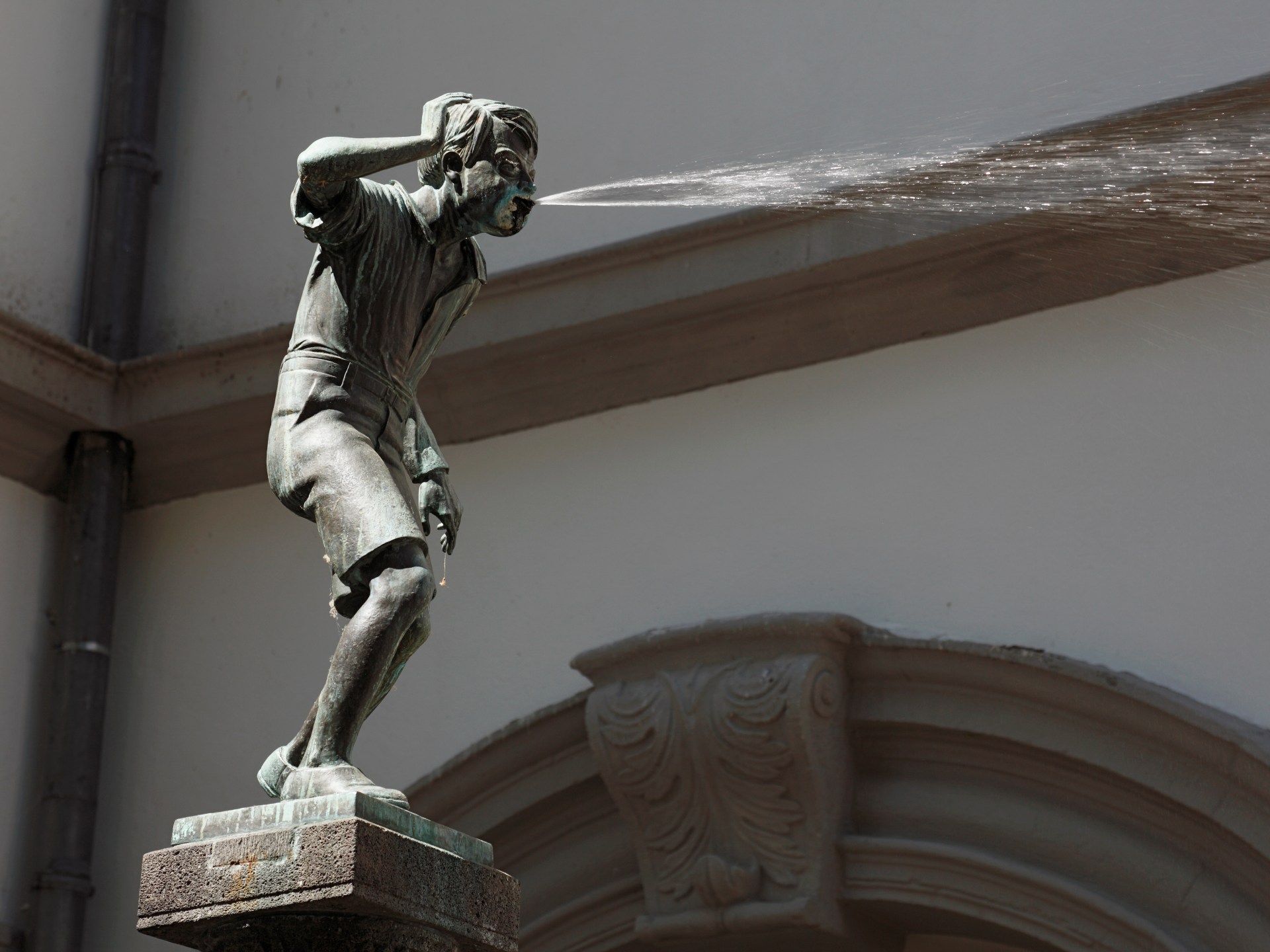 الشانغل الهجين: رمز الفكاهة والاندماج الثقافي في مدينة كوبلنز