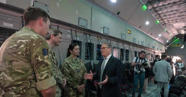 ستارمر يكشف عن مناقشات مع ترامب حول الخيارات العسكرية لمضيق هرمز