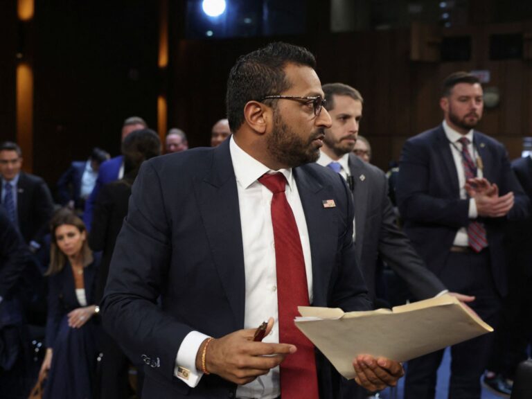 مدير مكتب التحقيقات الفيدرالي يرفع دعوى تشهير ضد مجلة ذي أتلانتيك يطالب بتعويض 250 مليون دولار