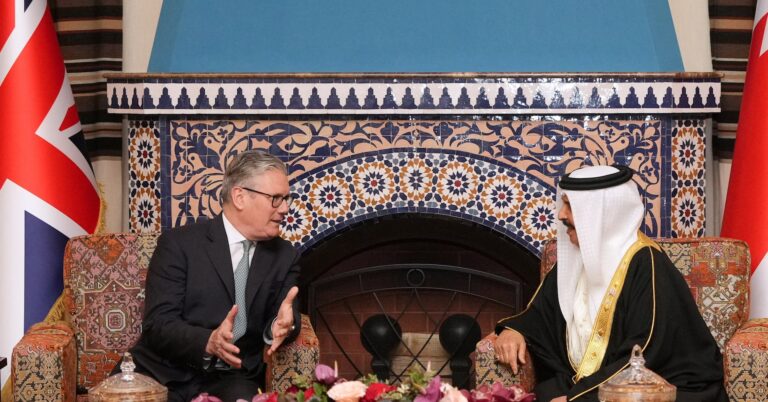 ستارمر يندد بالهجمات الإيرانية على البحرين والإمارات خلال لقائه بملك ورئيس الدولة