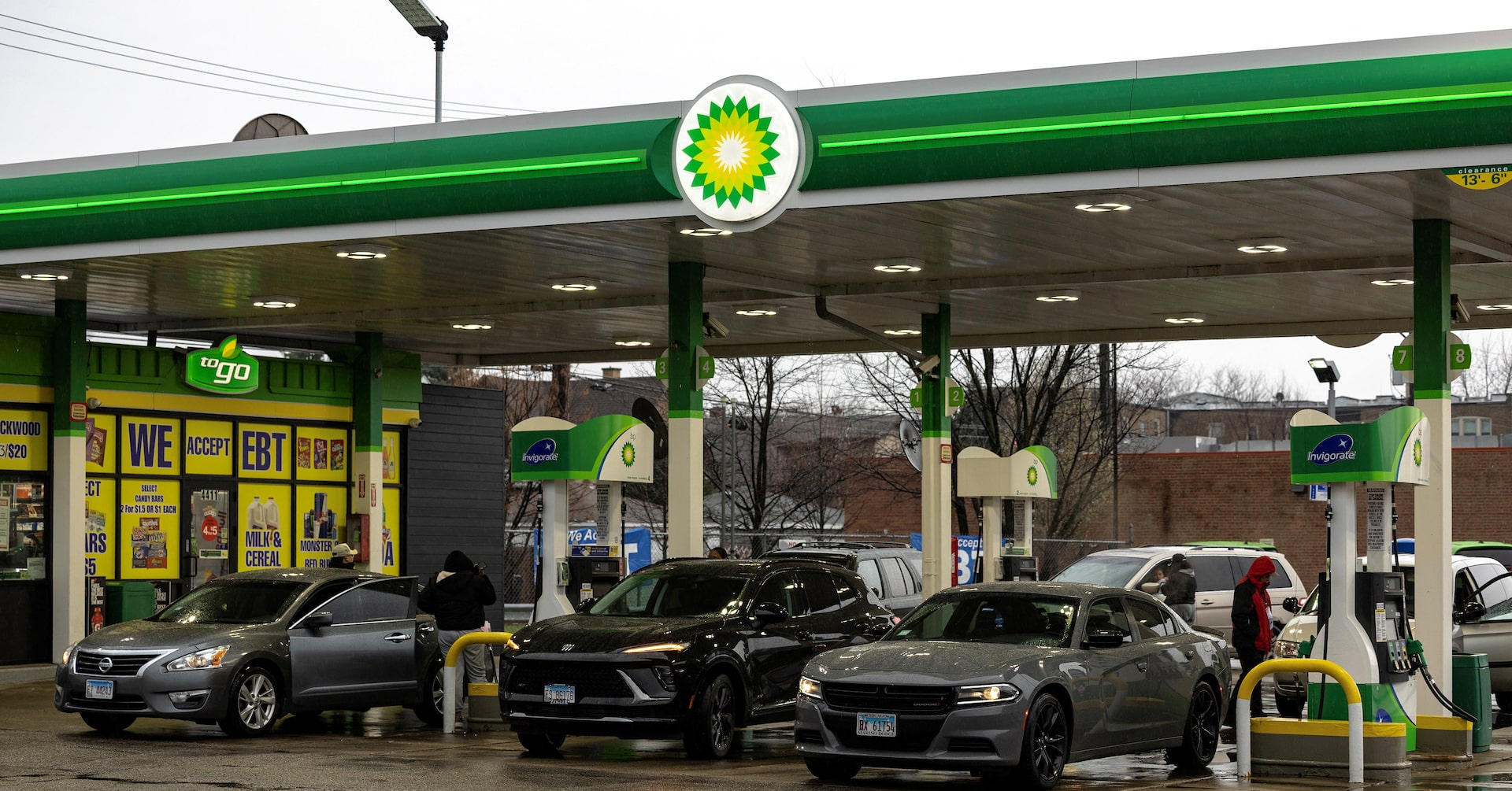 تراجع أسعار الغاز الطبيعي الأمريكي إلى أدنى مستوى منذ 17 شهراً بسبب وفرة المخزونات واعتدال الطقس