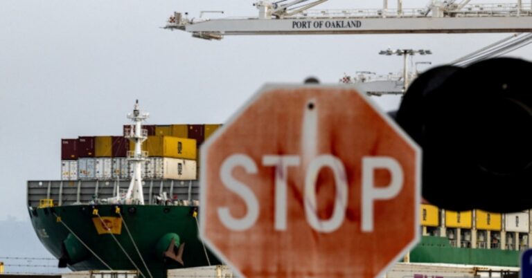 شركات الشحن تتجه إلى مسارات بديلة بسبب ارتفاع تكاليف النقل واختناقات الممرات البحرية في الشرق الأوسط