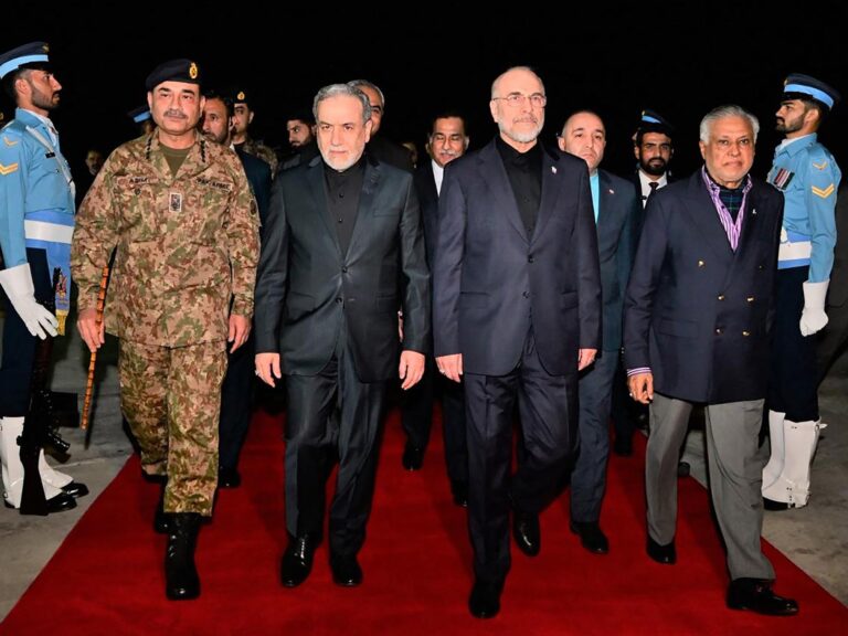 إيران ترفض الاتفاق الأمريكي ضمن مفاوضات قاليباف في إسلام آباد