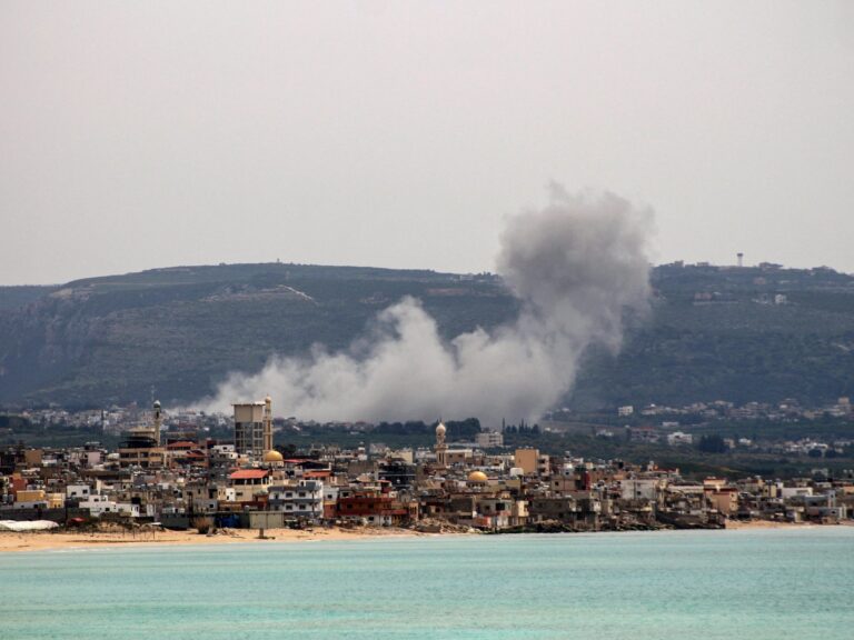 الجيش الإسرائيلي يشن غارات جوية على 72 موقعاً في لبنان وإصابة 5 جنود إسرائيليين