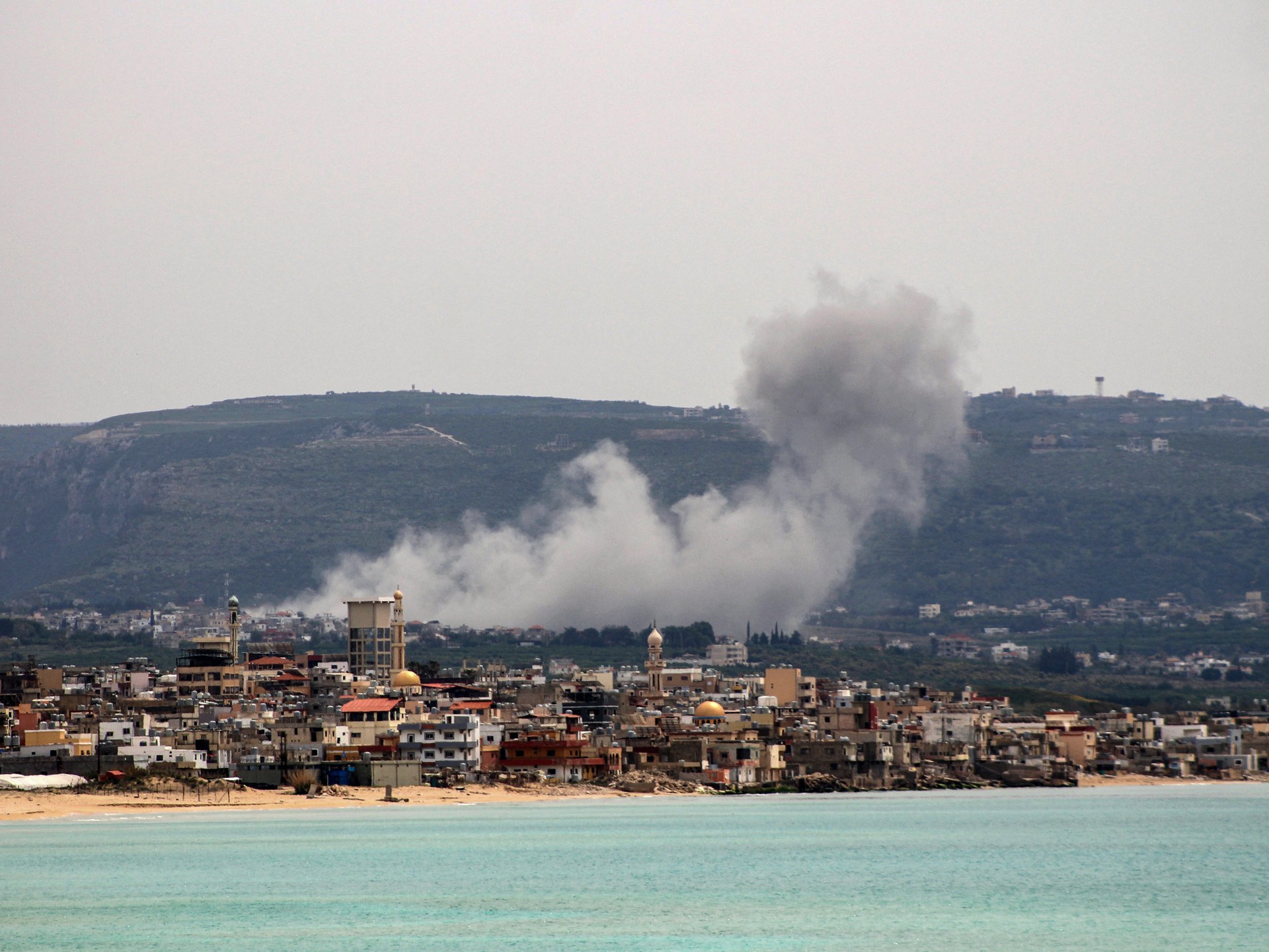 الجيش الإسرائيلي يشن غارات جوية على 72 موقعاً في لبنان وإصابة 5 جنود إسرائيليين