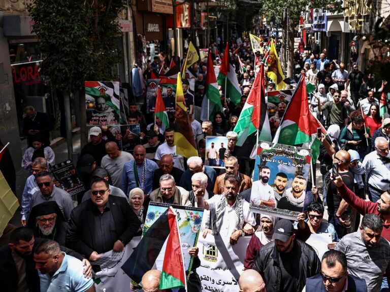 يوم الأسير الفلسطيني يجسد أرقامًا قياسية في اعتقالات الاحتلال الإسرائيلي