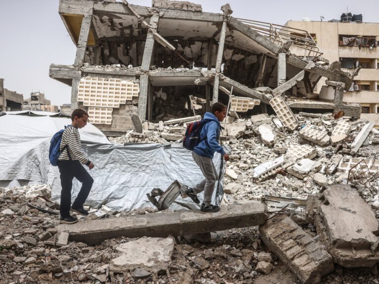 إصابة فتى وطفلة جراء نيران قوات الاحتلال في قطاع غزة