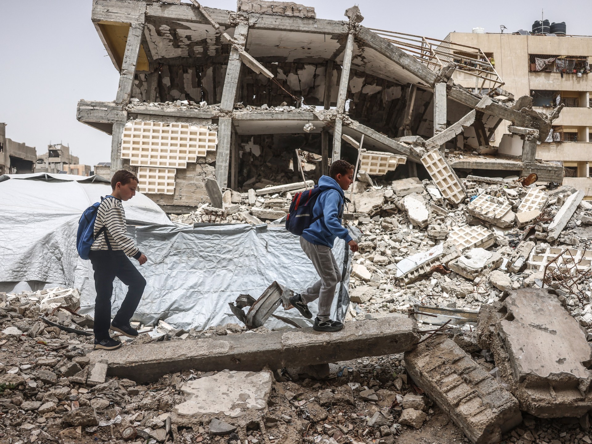 إصابة فتى وطفلة جراء نيران قوات الاحتلال في قطاع غزة