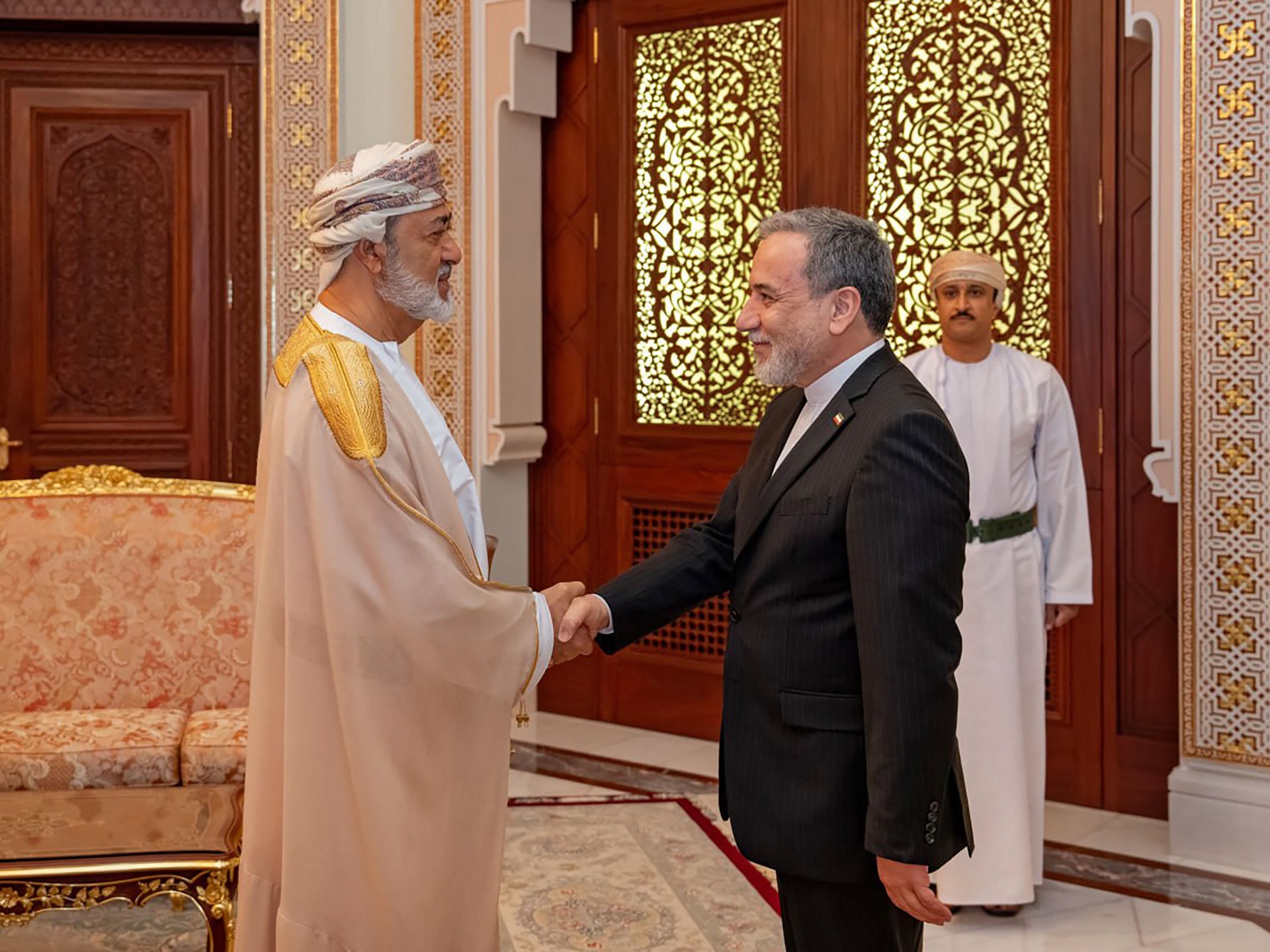 الخليج يؤكد عدم ثقته بالوعود الإيرانية ويعتمد على التحقق الميداني