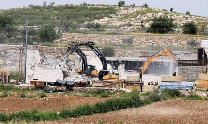 السلطات الإسرائيلية تهدم منازل ومنشآت فلسطينية في القدس والخليل