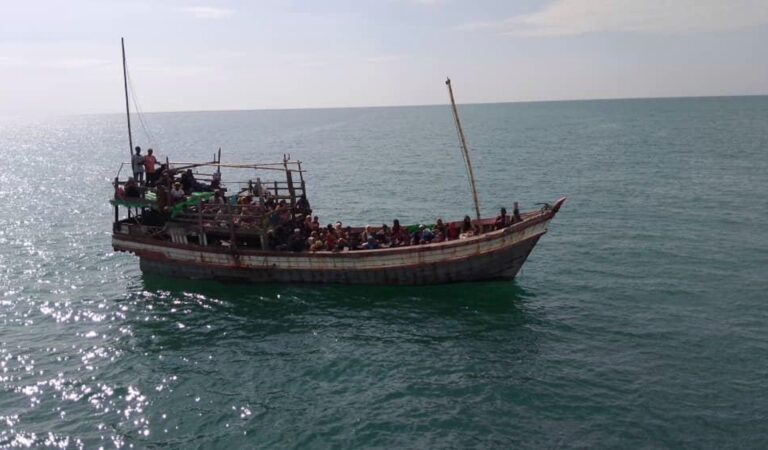 بنغلاديش تعلن وفاة محتملة لـ250 مفقودًا إثر غرق قارب مهاجرين متجه إلى ماليزيا