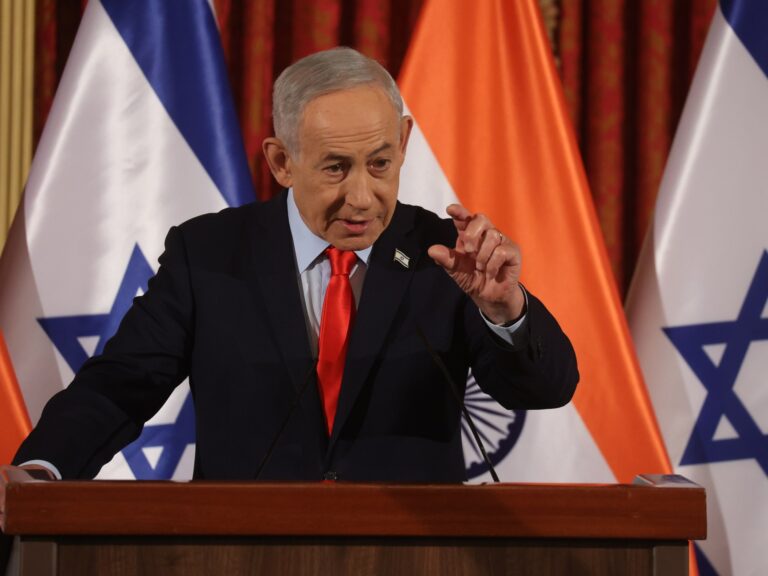 تلفزيونات إسرائيلية تناقش احتمالية وقف إطلاق النار وصراع في الصلاحيات الداخلية