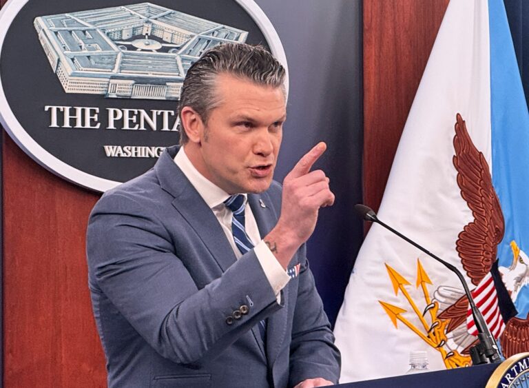 تحليل تحريف نص هيغسيث ودوره في دعم الحرب على إيران