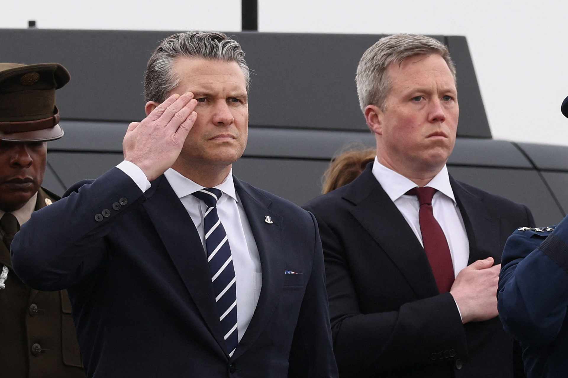 تقرير وول ستريت جورنال يكشف عن خلافات داخل وزارة الحرب الأمريكية تهدد استقرارها