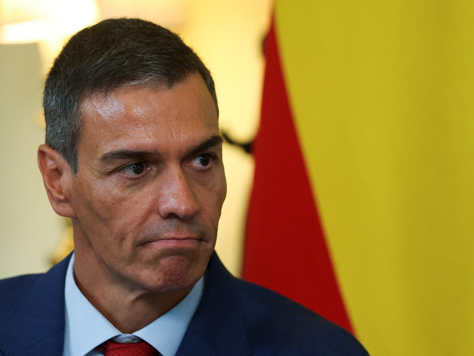 بيدرو سانشيز أبرز خصوم دونالد ترمب في أوروبا