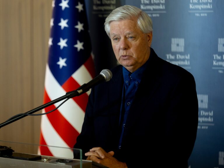 واشنطن بوست تكشف عن عامل قد ينهي مسيرة ليندسي غراهام في الكونغرس الأمريكي