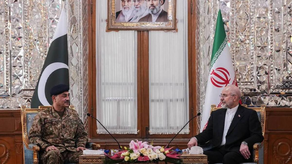 إيران تحذر باكستان من رد قوي على أي اعتداء محتمل