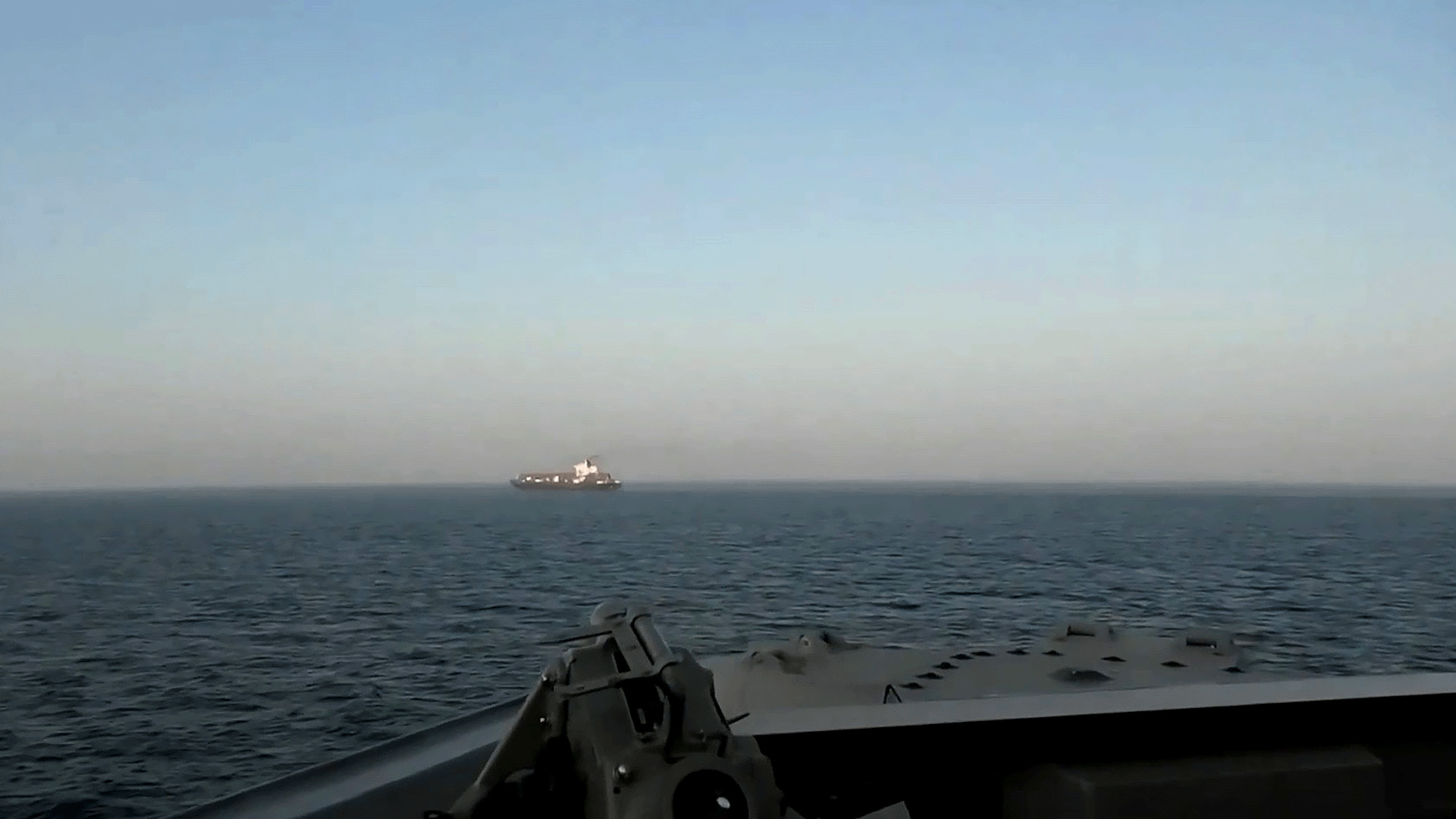 احتجاز سفينة «توسكا» بين واشنطن وطهران: هل هو مفتاح لتجديد المفاوضات أو عقبة جديدة؟