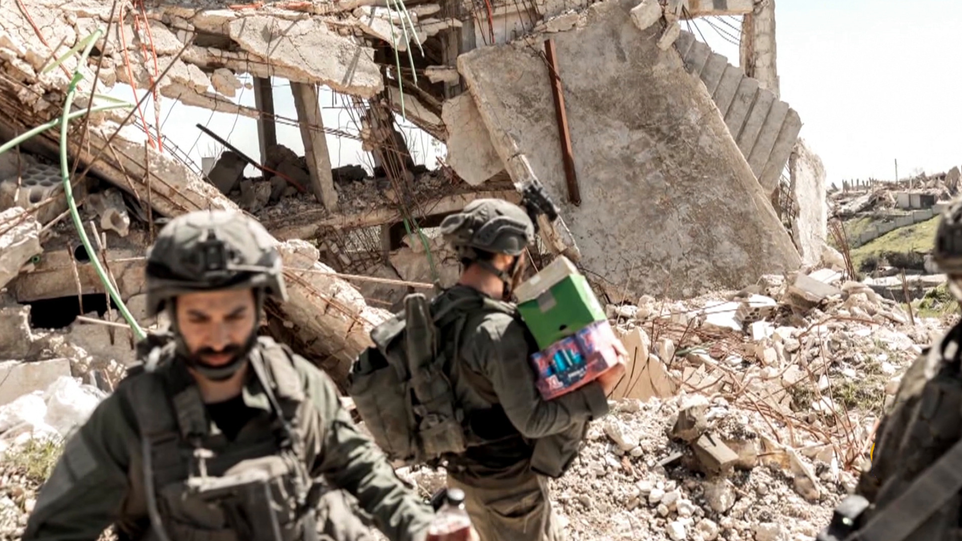 تصاعد انتهاكات جنود الاحتلال: نهب المنازل في جنوب لبنان امتداد لسلوكهم في غزة