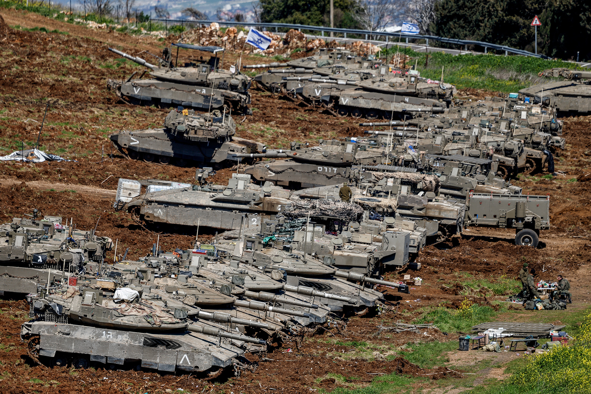 تمركز الجيش الإسرائيلي في جنوب لبنان ومستقبل الهدنة المهددة بالتوترات