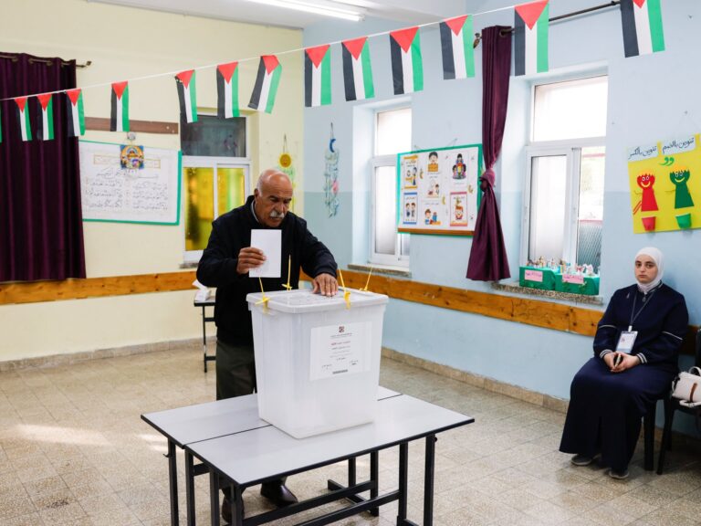 انطلاق التصويت في انتخابات الضفة الغربية ودير البلح وسط منافسة محدودة