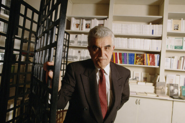 رينيه جيرار: الفيلسوف الفرنسي الذي ألهم عقول رواد التكنولوجيا