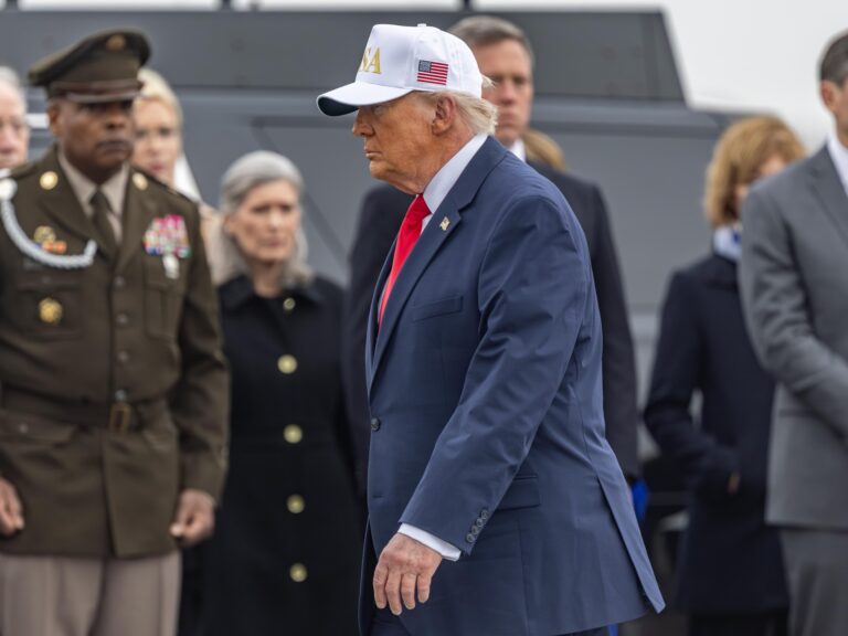 ترمب يشن أكبر حملة إقالات في تاريخ الجيش الأمريكي ويثير تساؤلات حول خلافاته مع الجنرالات