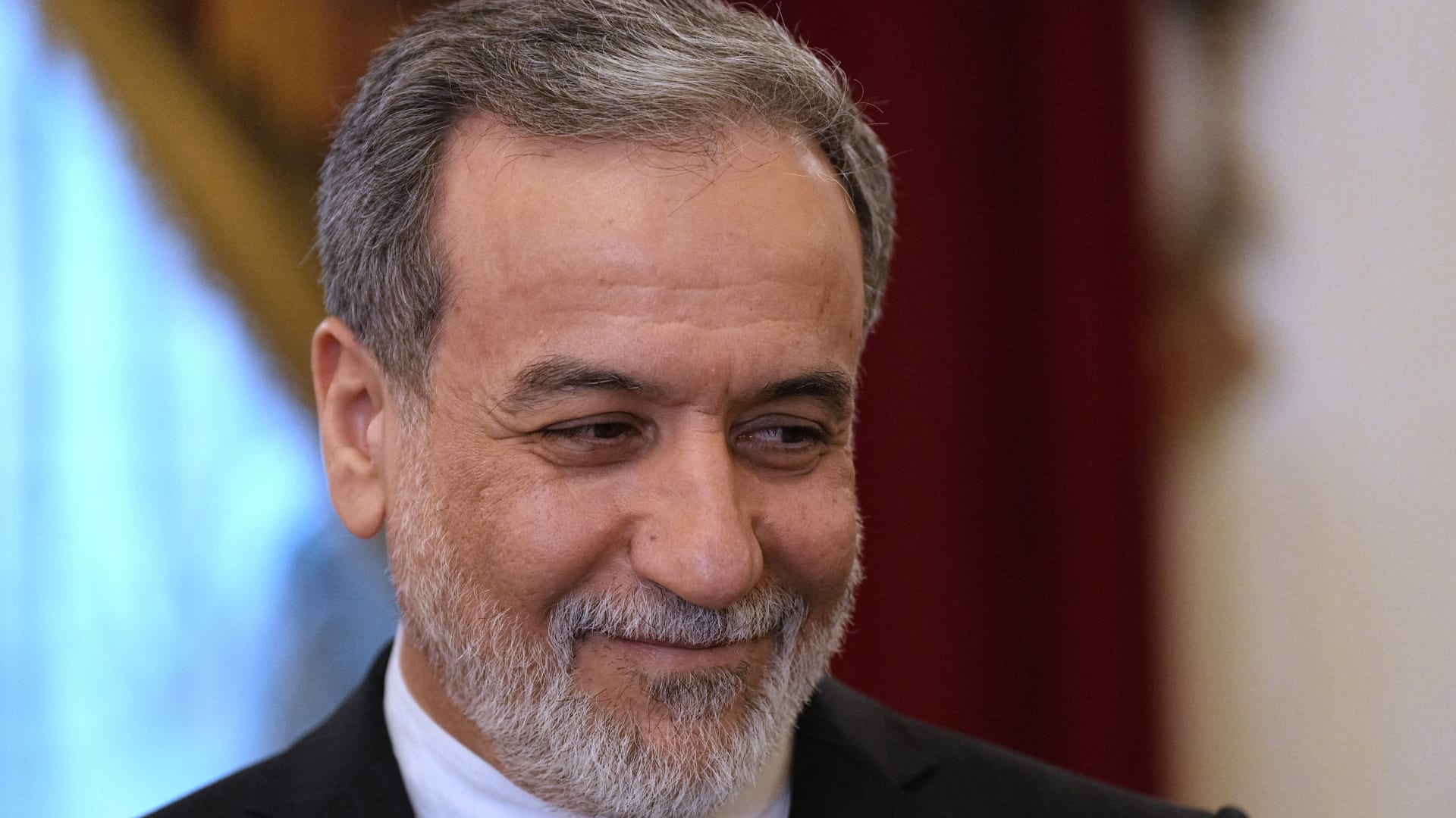إيران تبرز التزامها بالدبلوماسية في لقاء مهم بين وزير خارجيتها ونظيره الصيني