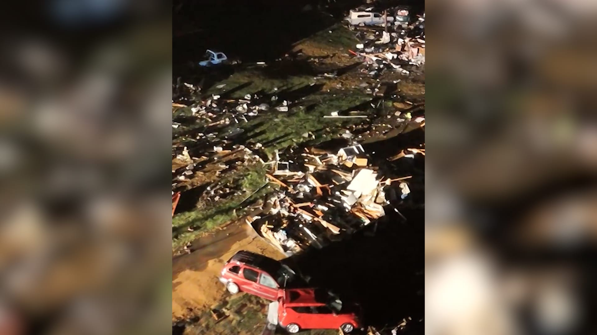إعصار مدمر يجتاح مجمع منازل متنقلة في ميسيسيبي ويُظهر فيديو طائرة درون حجم الأضرار