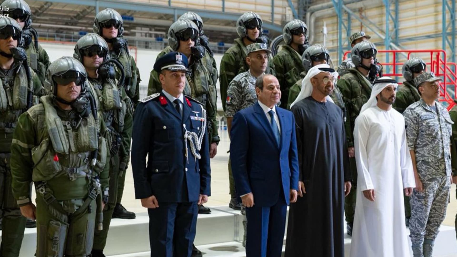 محمد بن زايد والسيسي يتفقدان المفرزة المصرية في الإمارات لتعزيز التعاون العسكري
