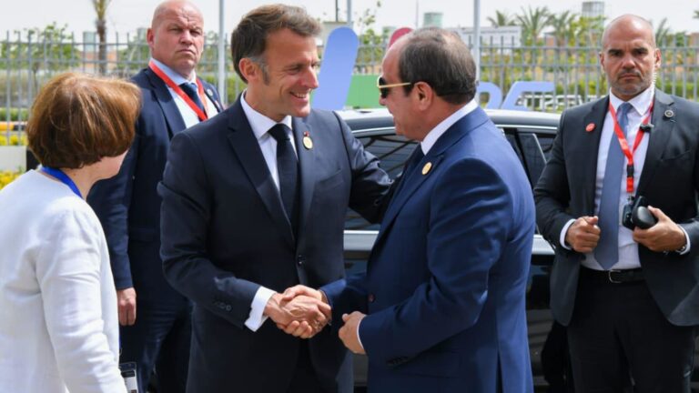 السيسي يؤكد لمكرون رفض مصر القاطع لأي مساس بسيادة الدول العربية