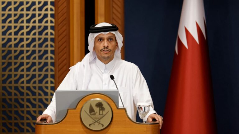 رئيس وزراء قطر يحذر إيران من عواقب إغلاق مضيق هرمز في اتصالات دبلوماسية