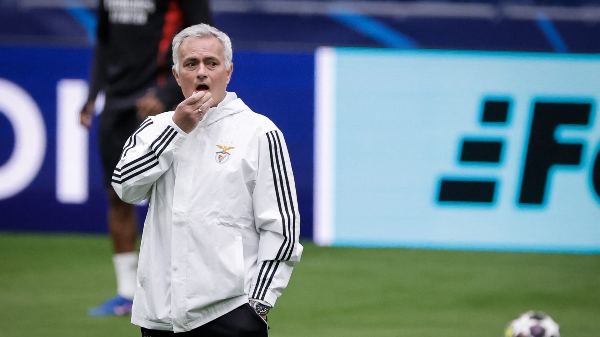 مورينيو ينفي التفاوض مع ريال مدريد لتولي القيادة الفنية