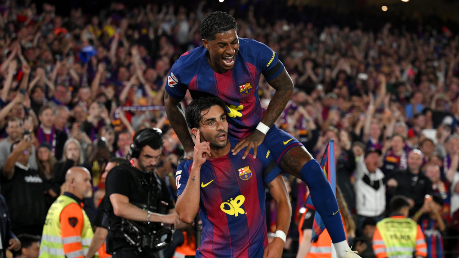 برشلونة يتوّج بلقب الدوري الإسباني بعد فوزه على ريال مدريد