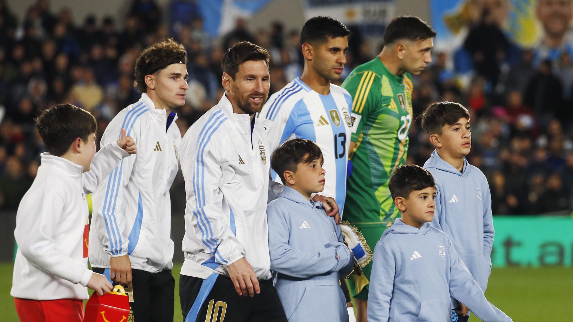 إعلان القائمة الأولية لمنتخب الأرجنتين لكأس العالم 2026 يثير جدلاً بغياب نجوم بارزين
