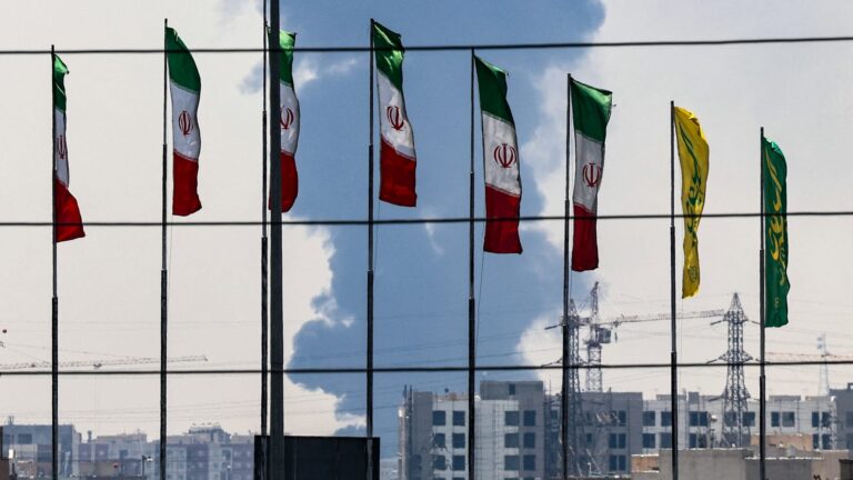 الولايات المتحدة تفرض عقوبات على شركات تساعد في تصدير النفط الإيراني إلى الصين قبيل قمة ترامب وشي