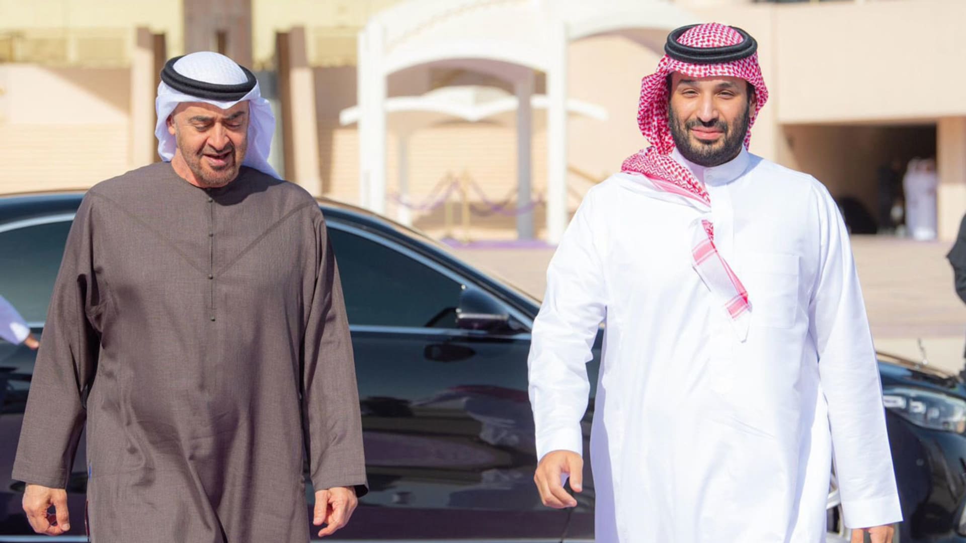 محمد بن سلمان ومحمد بن زايد يبحثان التعاون ومستجدات المنطقة في اتصال هاتفي