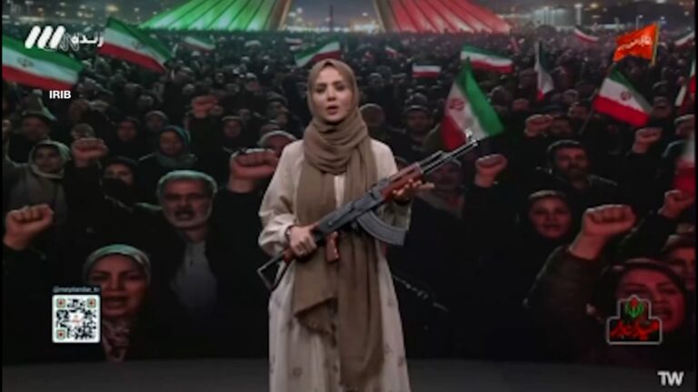 إيران تدعو مواطنيها للتسلح وسط تصاعد التوتر مع واشنطن