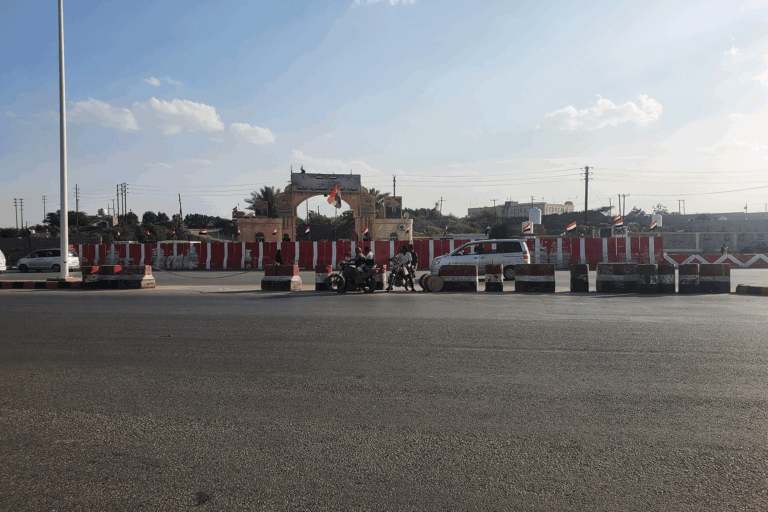 الرواتب والتعداد العسكري والانضباط في القوات اليمنية.. 5 أسئلة جوهرية