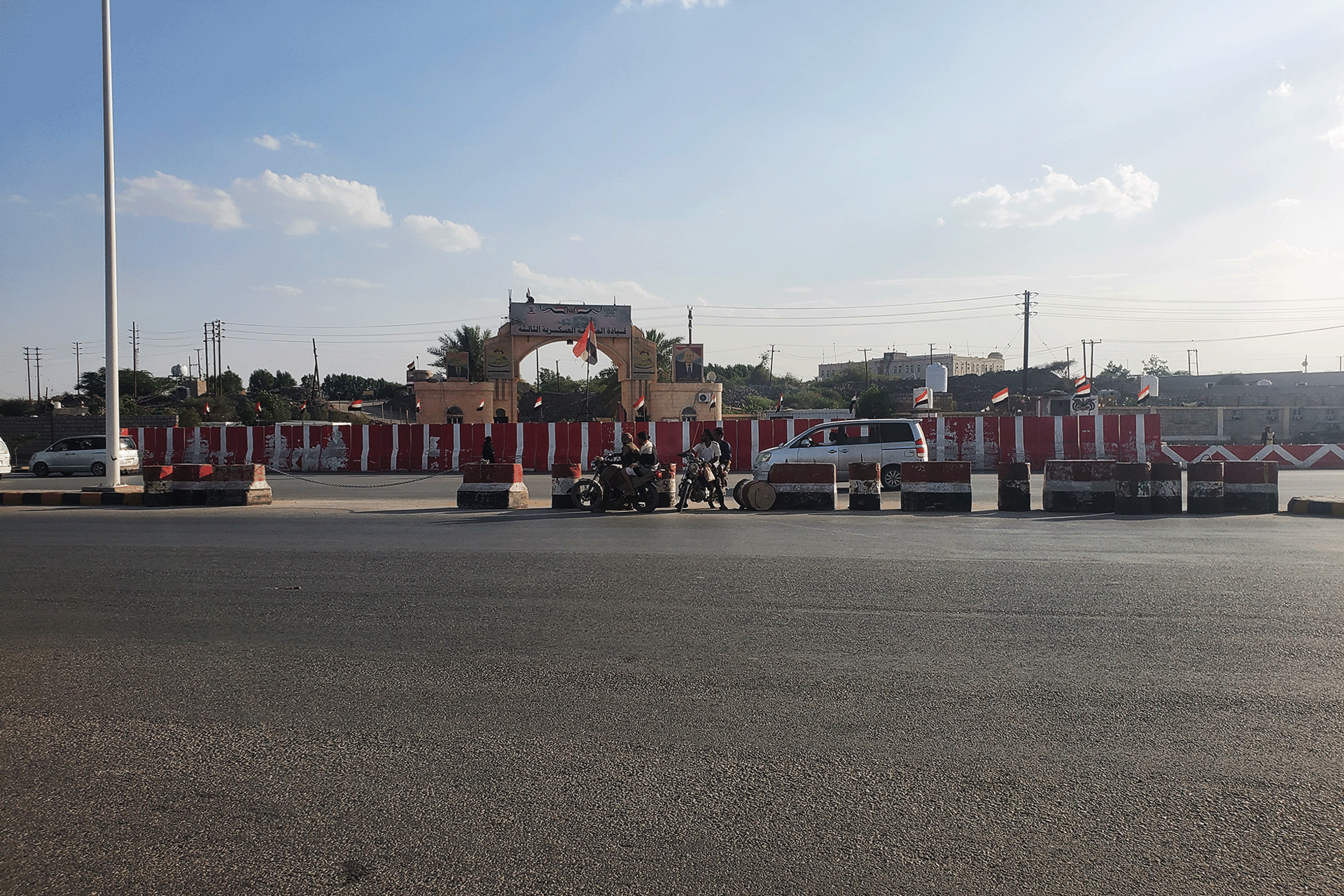 الرواتب والتعداد العسكري والانضباط في القوات اليمنية.. 5 أسئلة جوهرية
