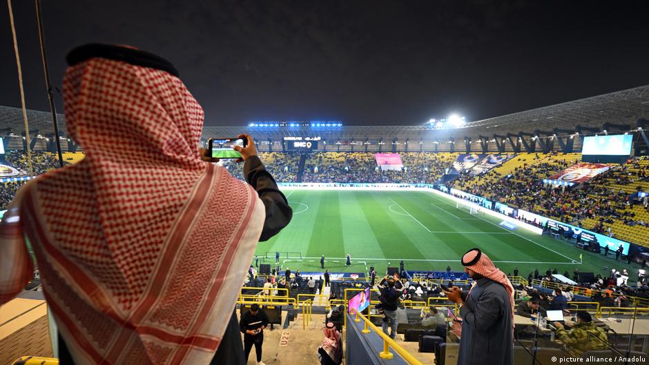 السعودية تواجه تحديات الإنفاق المفتوح في قطاع الرياضة وتبحث عن التوازن المالي
