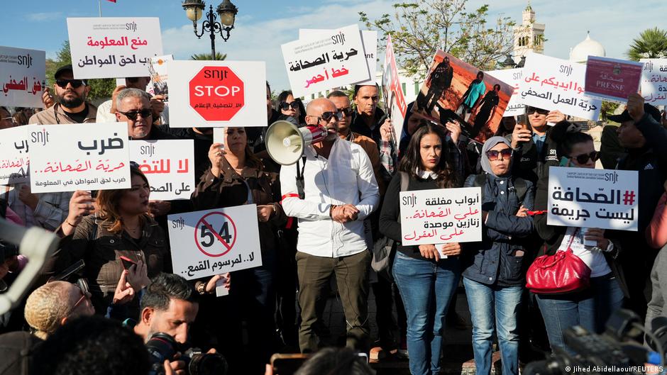 نقابات حقوقية تحذر من تدهور حرية الصحافة في اليمن وتونس
