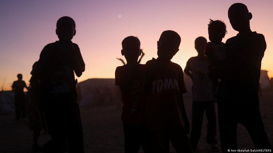 جنود أطفال في السودان: نجوم على تيك توك وضحايا حرب مأساوية