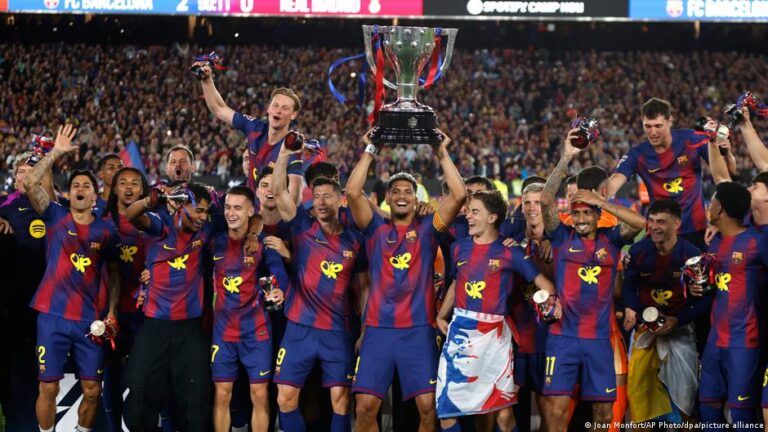 برشلونة يتوج بطلاً لليغا للمرة التاسعة والعشرين بعد الفوز على ريال مدريد