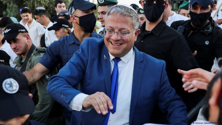 فيديو وزير الأمن الإسرائيلي مع نشطاء دعم غزة يثير غضباً دولياً واحتجاجات داخلية