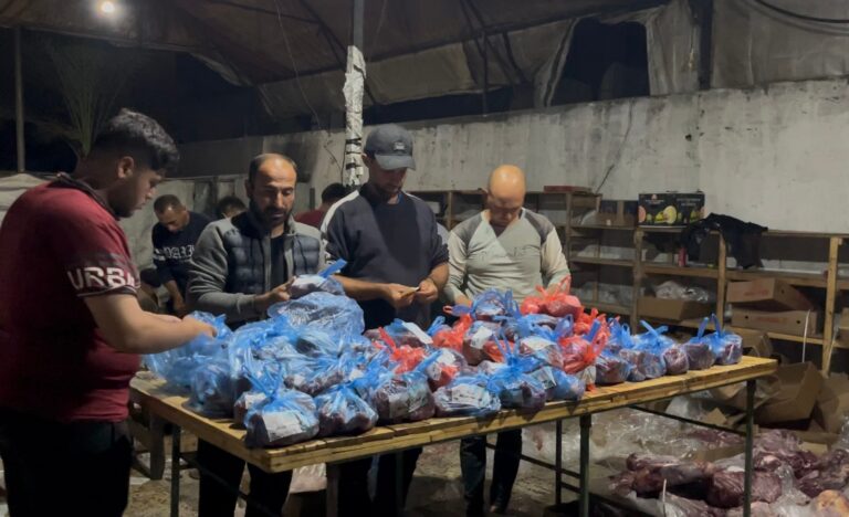 غزة تواجه أزمة تخزين وطهي لحوم العيد بسبب نقص الثلاجات والغاز