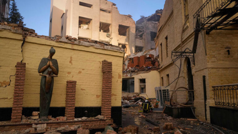 فرنسا تستدعي السفير الروسي احتجاجاً على تهديدات موسكو بضربات جديدة على كييف